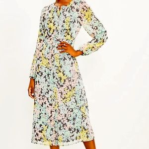 MIDI long sleeved shirt dress. Flower print, petite airy dress. New with tags.